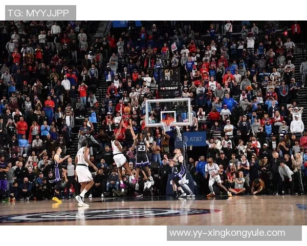 湖刺球迷手机桌面惊现小卡与哈登捧杯画面引发热议