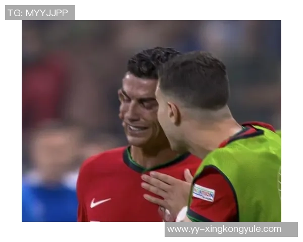 C罗荣获葡萄牙环球声望奖赞扬其辉煌职业生涯成就 C罗荣获葡萄牙环球声望奖赞扬其辉煌职业生涯成就