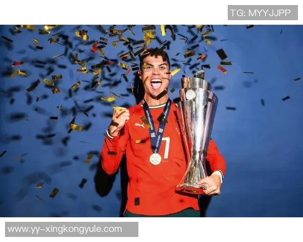 C罗荣获葡萄牙环球声望奖赞扬其辉煌职业生涯成就 C罗荣获葡萄牙环球声望奖赞扬其辉煌职业生涯成就