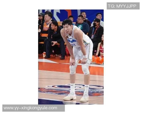 周琦半场表现平平仅得6分5板正负值惨淡显示球队困境 周琦半场表现平平仅得6分5板正负值惨淡显示球队困境